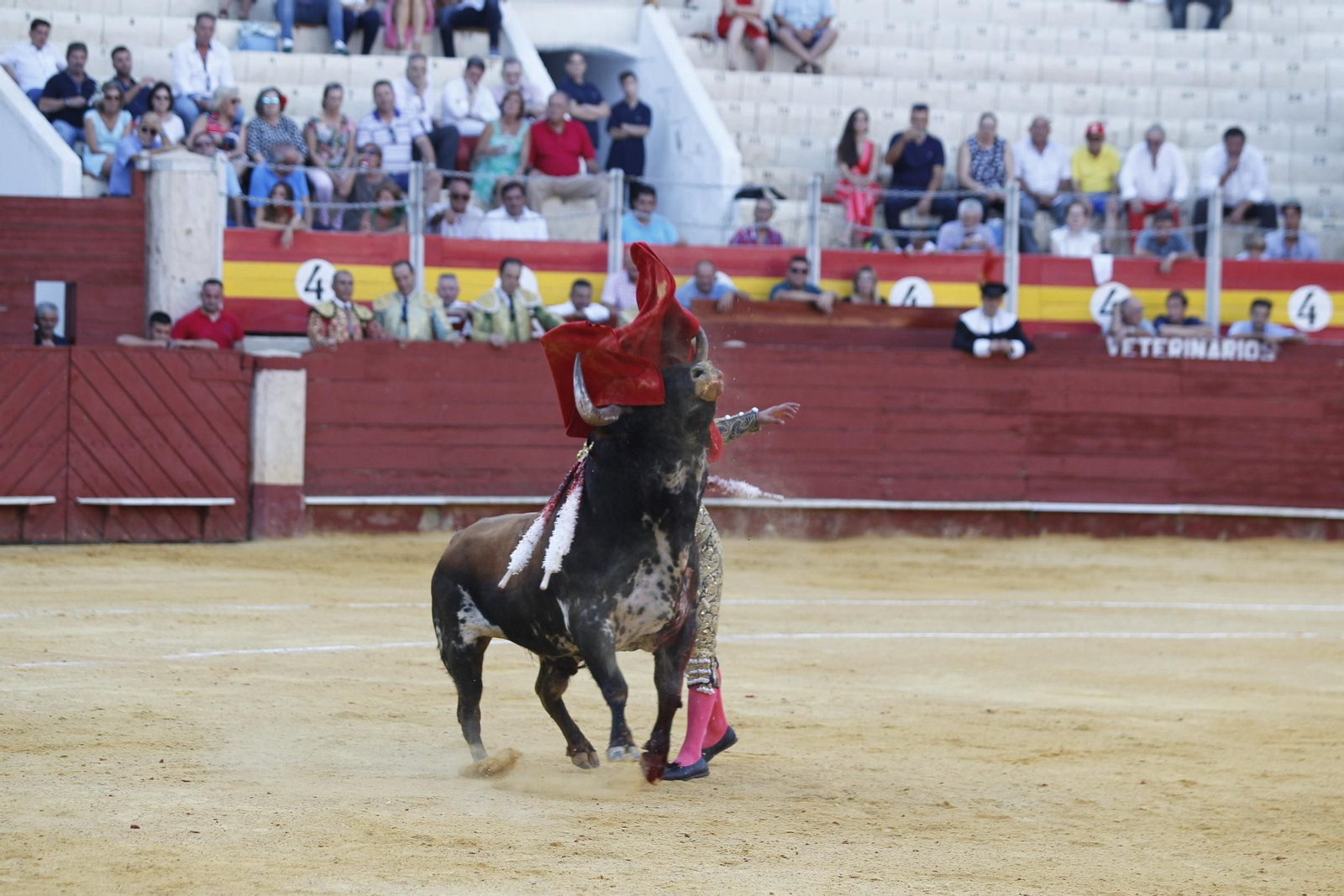 Fotogalería Primera Corrida de Toros. Feria de Almería 2019