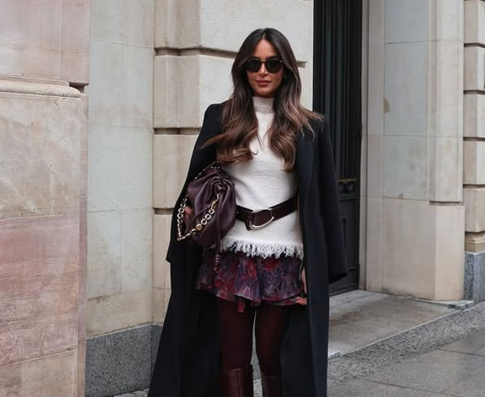 Acaba de llegar a Zara y ya es el jersey más elegante y coqueto de todo el otoño: Sustituye a las blusas y lo llevarás con falda.