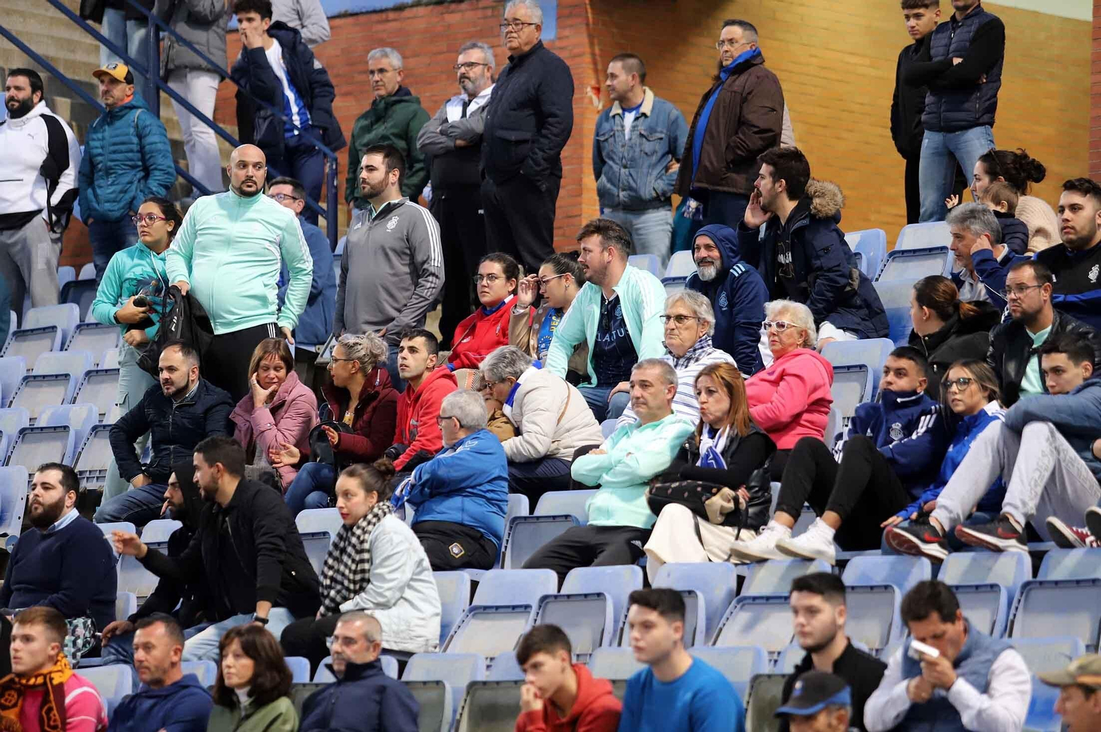 Imágenes del ambiente en las gradas del Nuevo Colombino