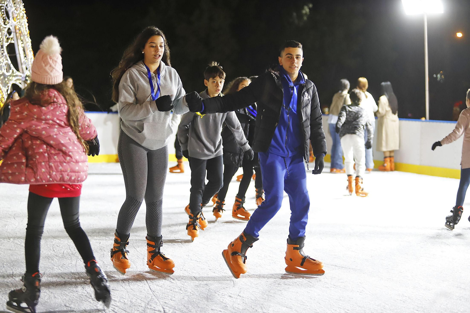 Imágenes de la pista de hielo en Isla Chica por Navidad