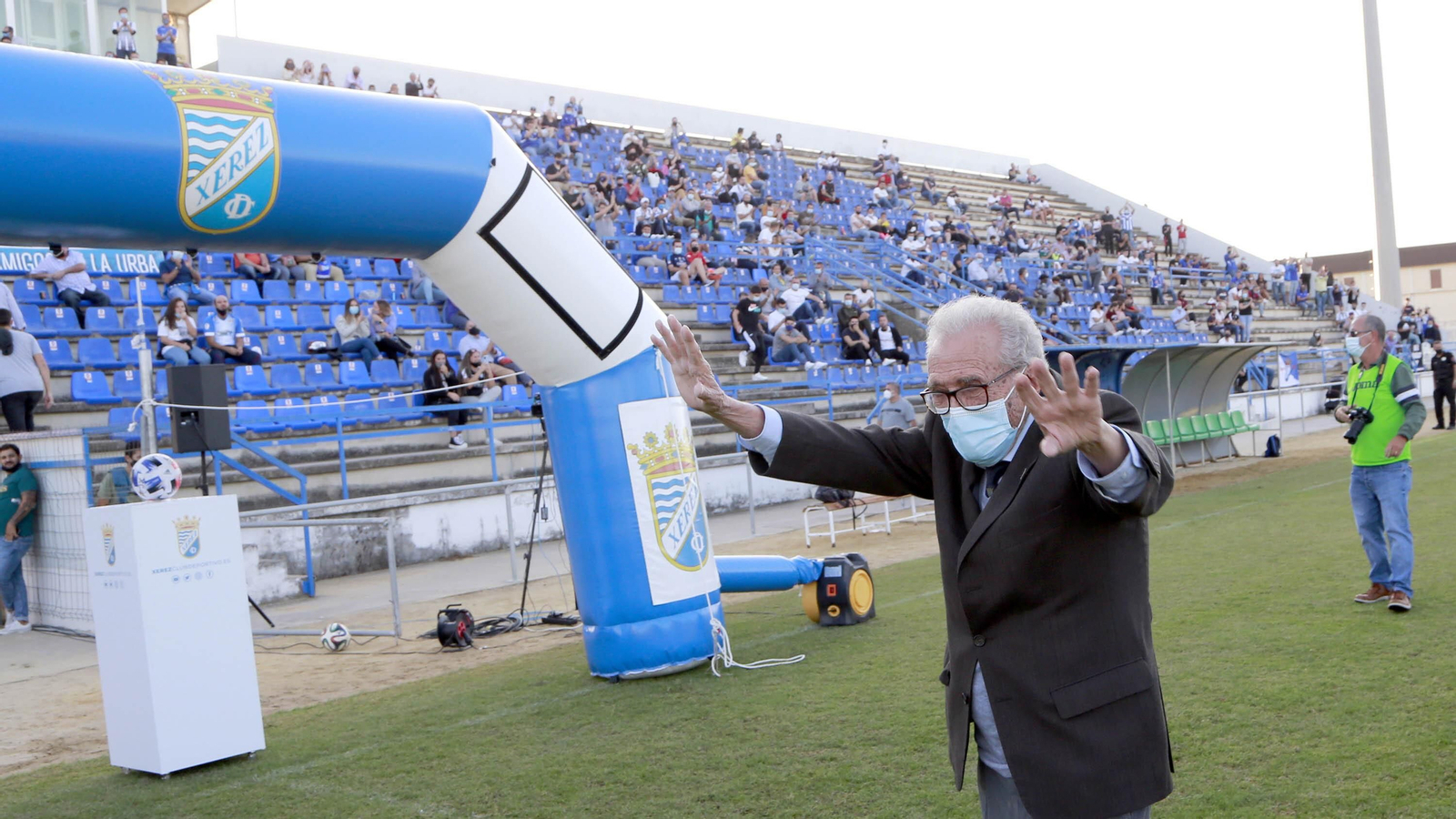 Imágenes de la presentación del Xerez CD y  Trofeo Feria de La Vendimia en La Juventud