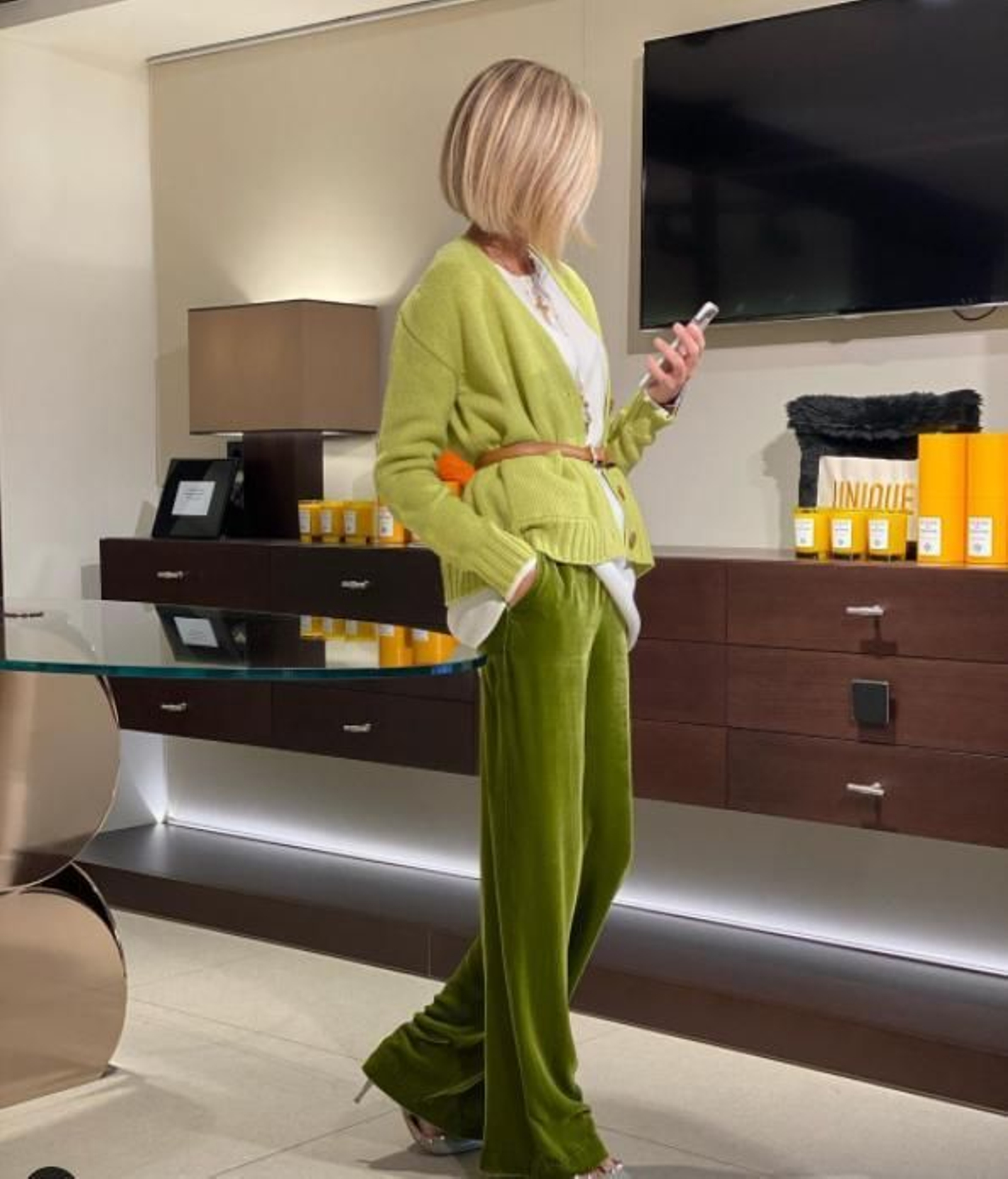 Susi Rejano con un conjunto en verde pistacho.