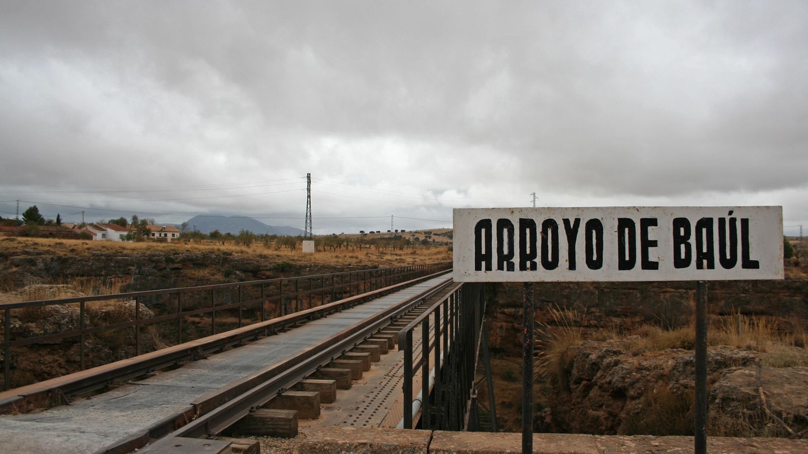 Puente ferroviario metálico sobre el arroyo de Baúl