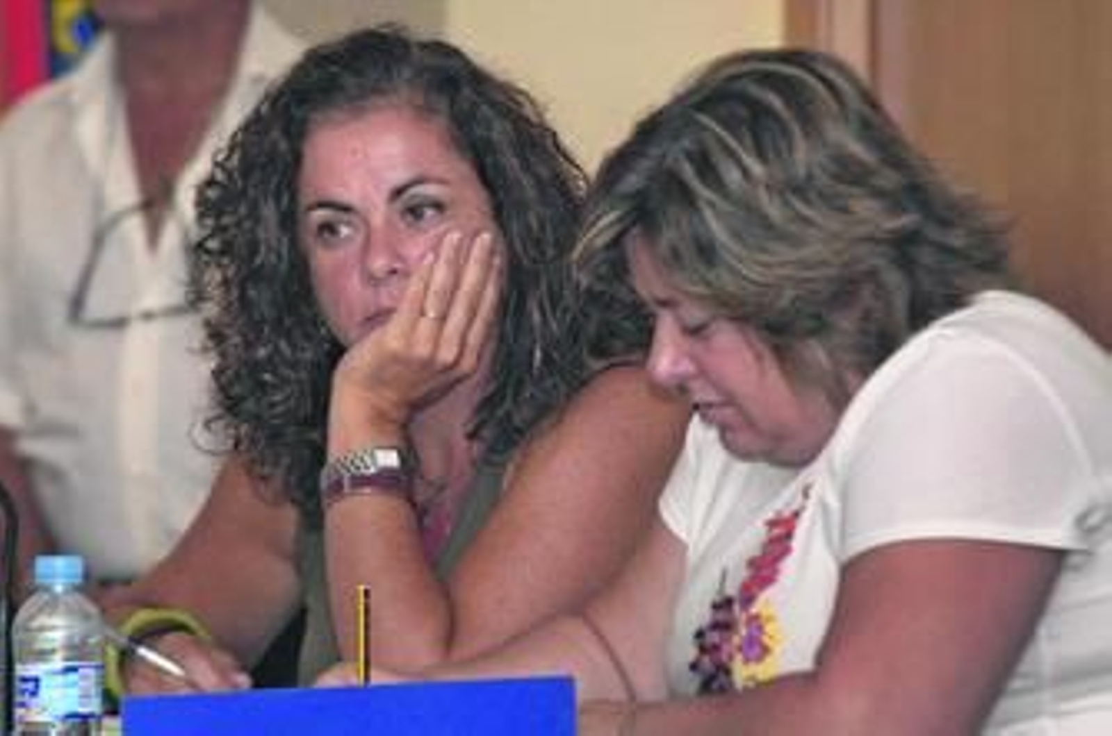 Manuela Moreno y Cándida Verdier, en el transcurso de la sesión celebrada ayer.