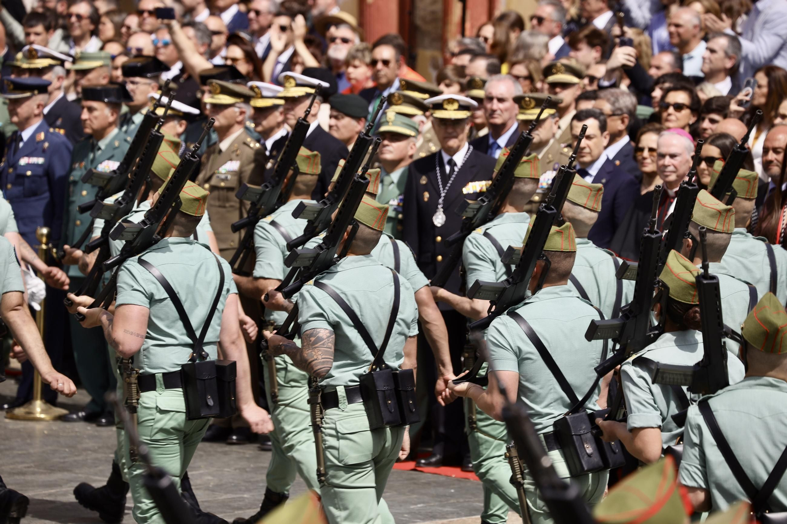Las fotos de la Legión en el traslado del Cristo de Mena en Málaga este Jueves Santo