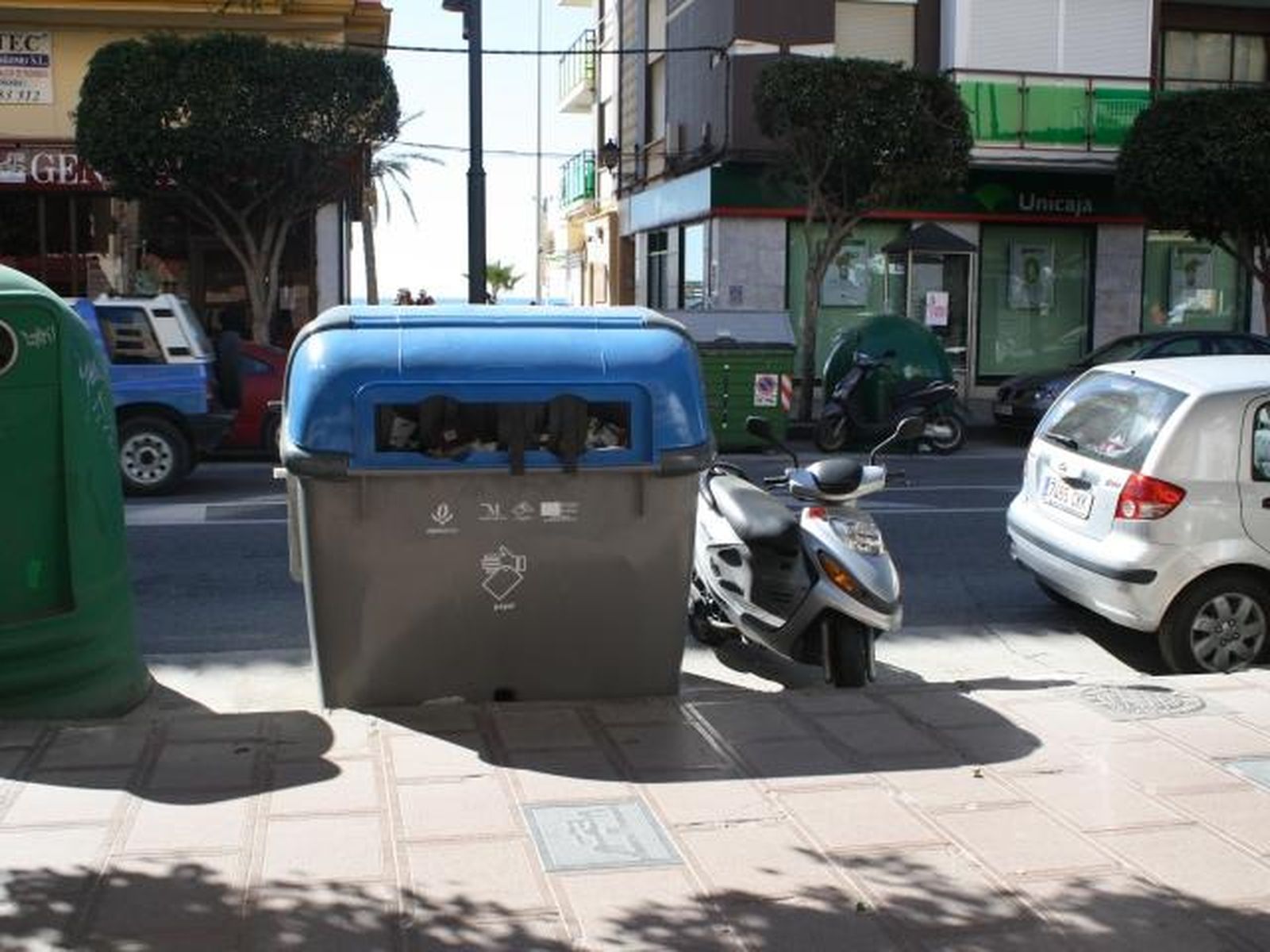 Contenedor de basura en Rincón de la Victoria