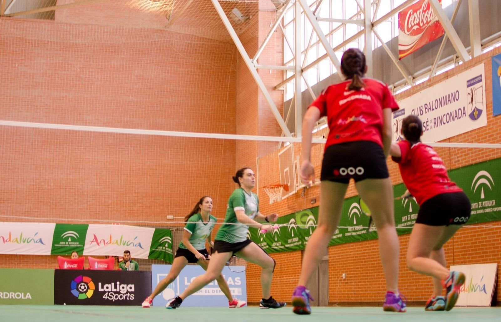 Las jugadoras del Rinconada, durante el duelo de dobles de la pasada jornada.