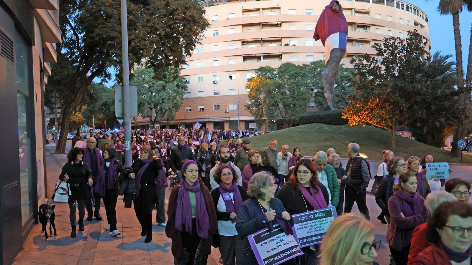Imágenes de la manifestación del 25N 2024 en Jerez