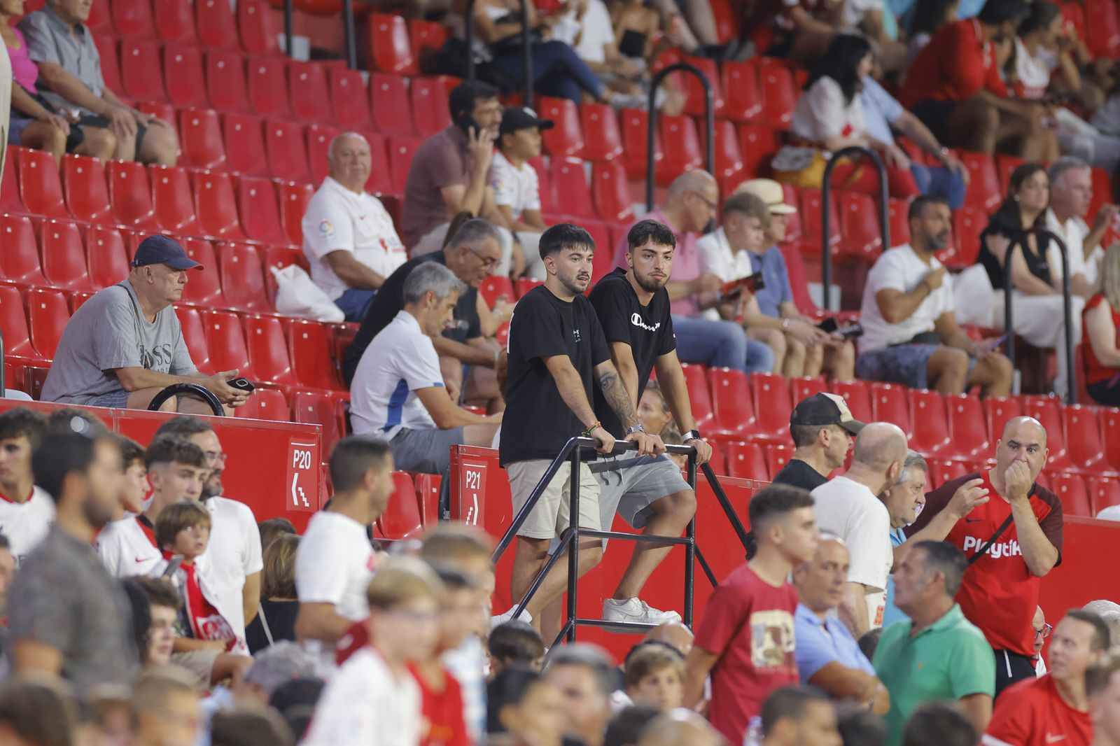 Búscate en las fotos del Sevilla fc-Girona