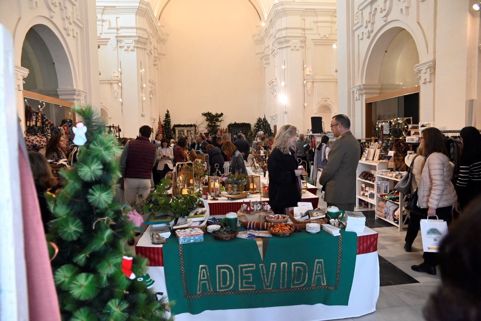 En imágenes, la inauguración del Baratillo de Adevida en Córdoba