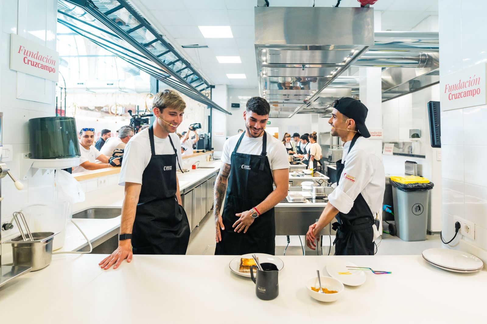 Las fotos de jugadores del Betis y del Sevilla en la Cruzcampo
