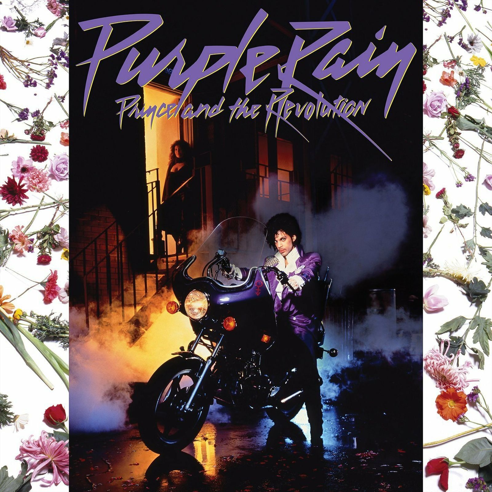 La icónica imagen que sirvió de portada a 'Purple Rain': animal sexual a lomos de una moto (con mujer anhelante al fondo).