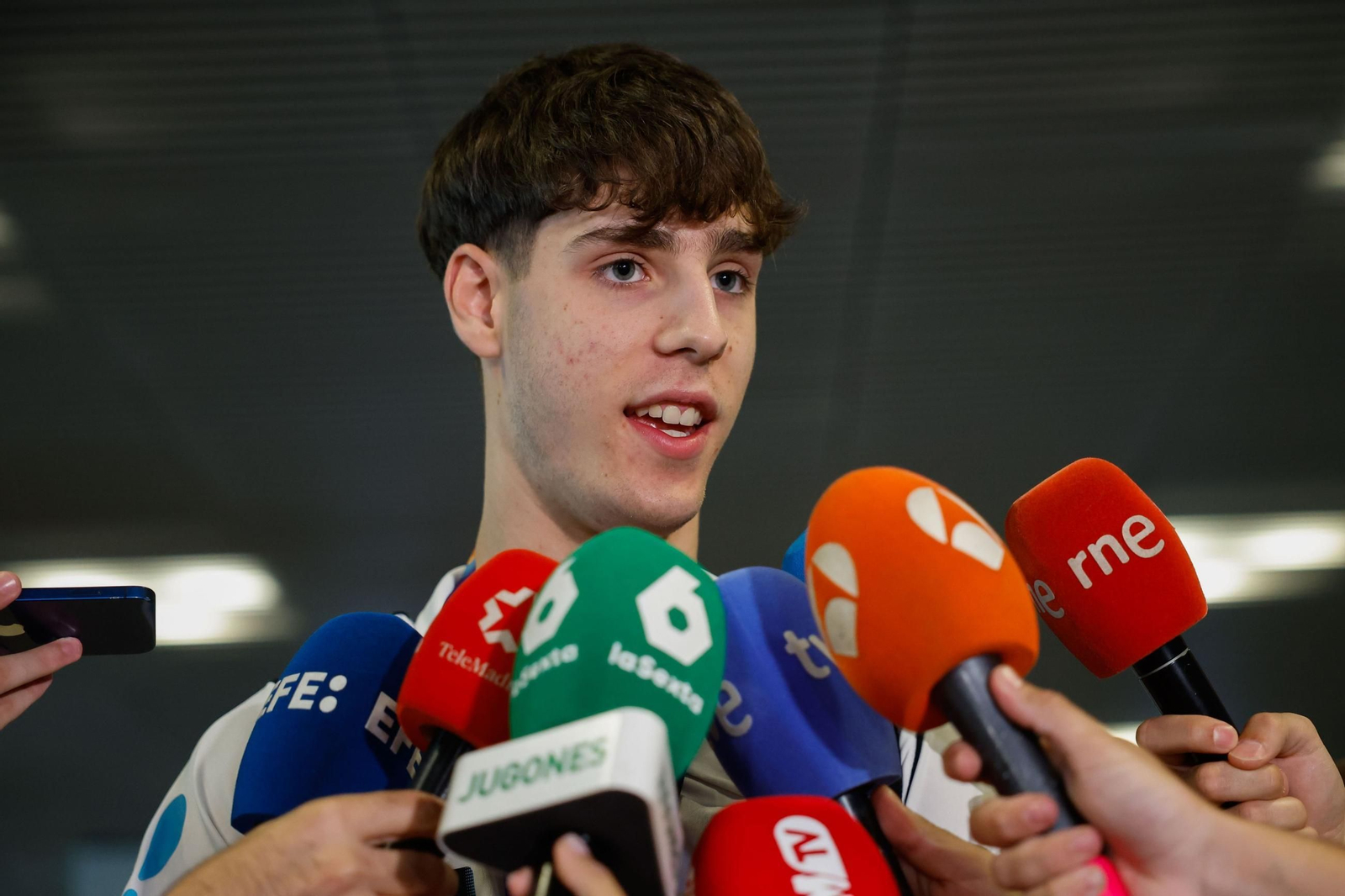 España sub 18 aterriza en Madrid con el oro