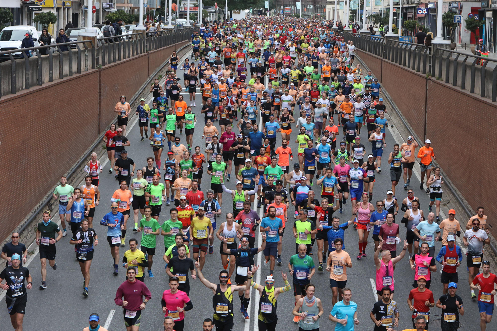 Búscate en la maratón de Sevilla 06