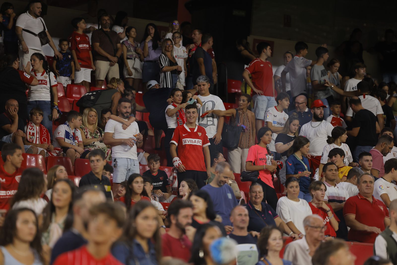 Búscate en la presentación de Sergio Ramos