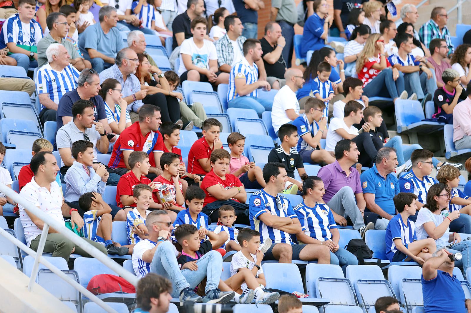 Imágenes del ambiente en el Estadio Nuevo Colombino