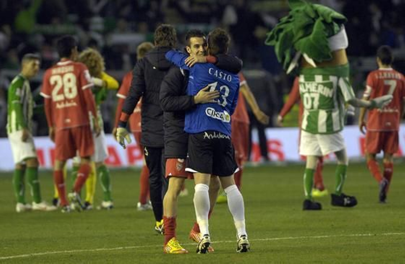 Betis y Sevilla empatan en el Benito Villamarín (1-1). / Manuel Gómez