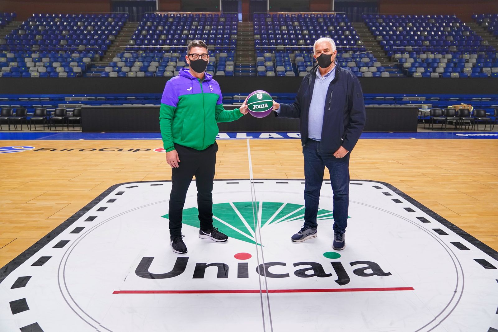 Las fotos de la presentación y el primer entrenamiento de Katsikaris con el Unicaja