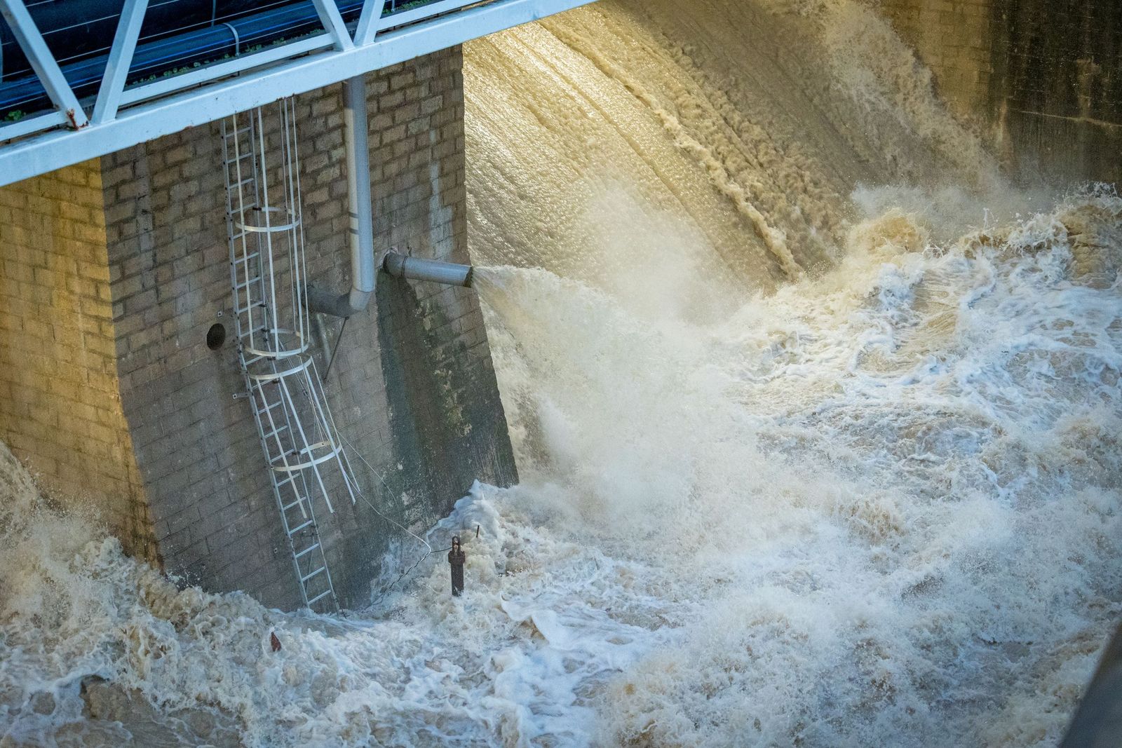 Las imágenes de las inundaciones en Arcos: la espectacular crecida del río Guadalete por la apertura de las presas
