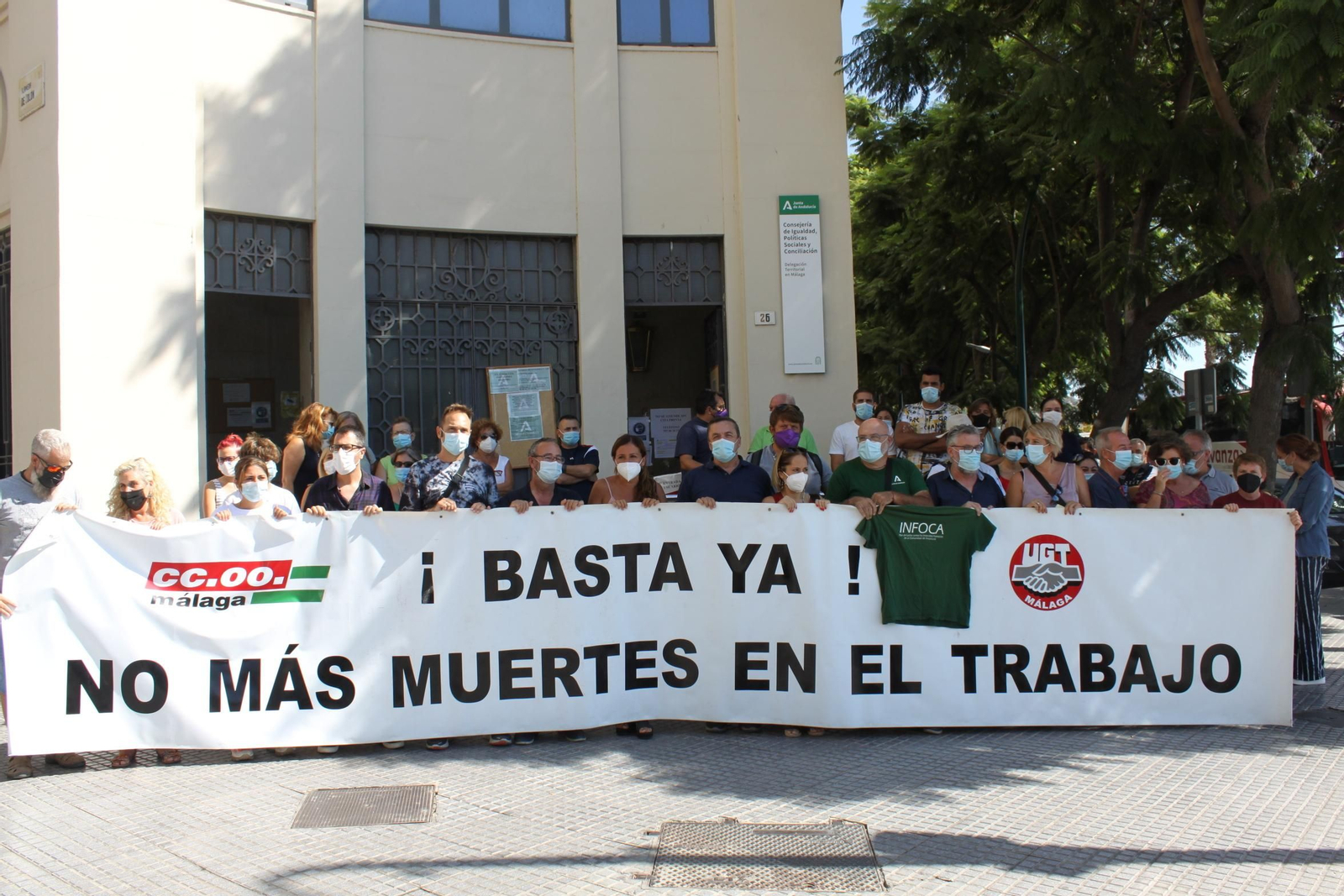 Vista de la concentración convocada por los sindicatos CC.OO y UGT en Málaga. Vista de la concentración convocada por los sindicatos CC.OO y UGT en Málaga.