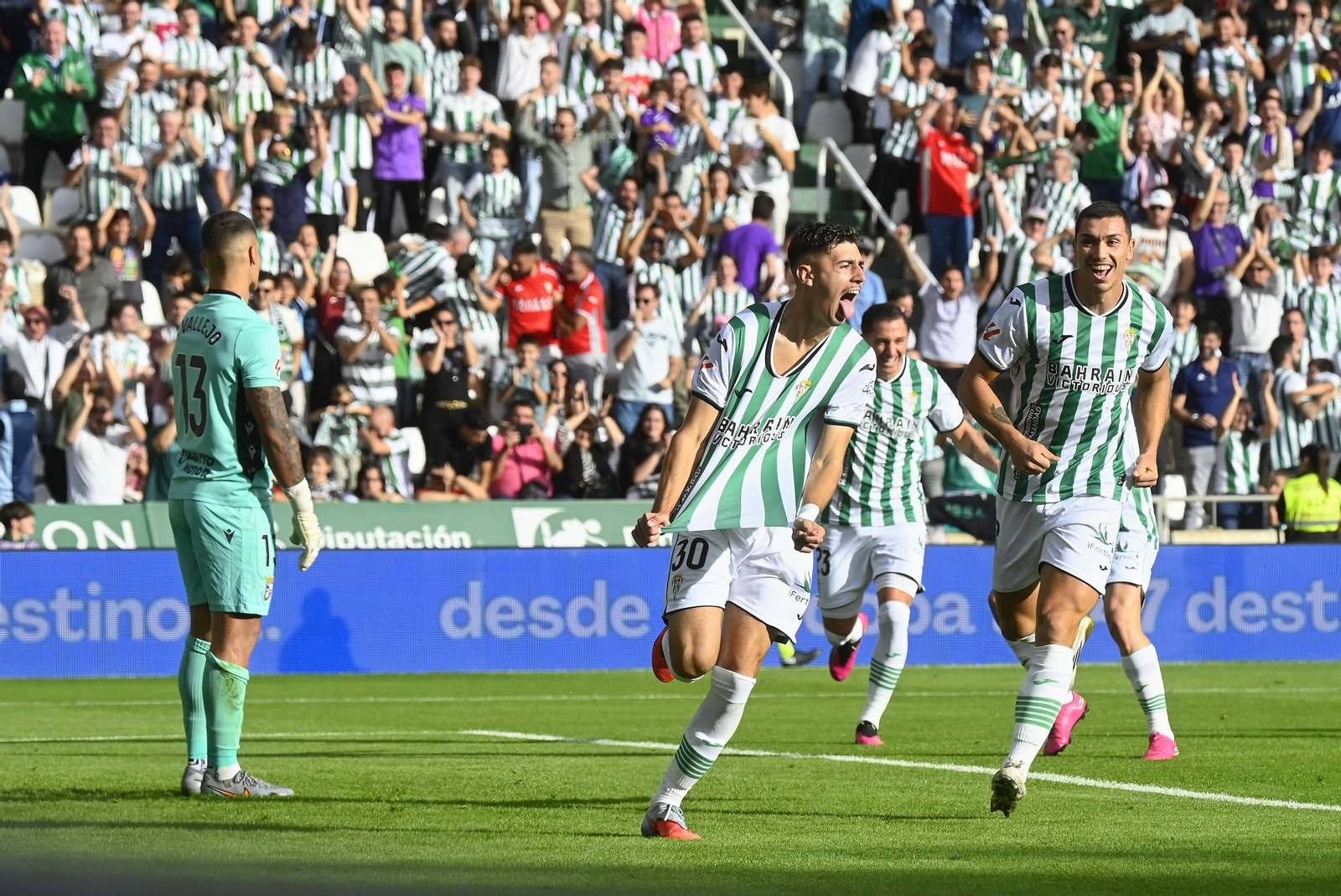 Requena celebra su gol al Ceuta.