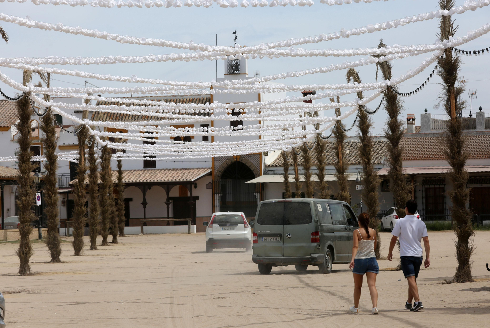 Imágenes de los preparativos en almonte y el Rocío para la venida de la Virgen