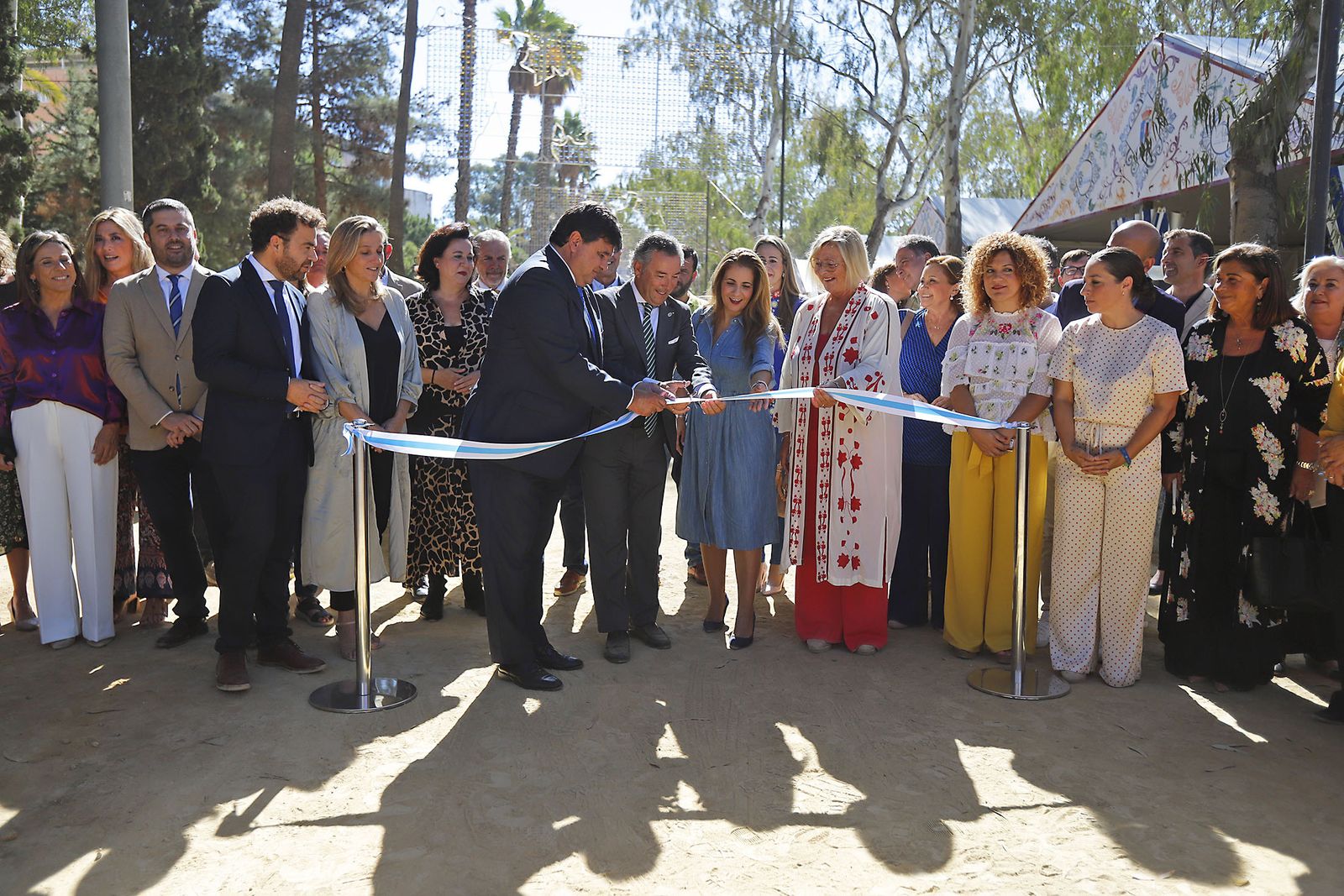 Corte de la cinta inaugural.