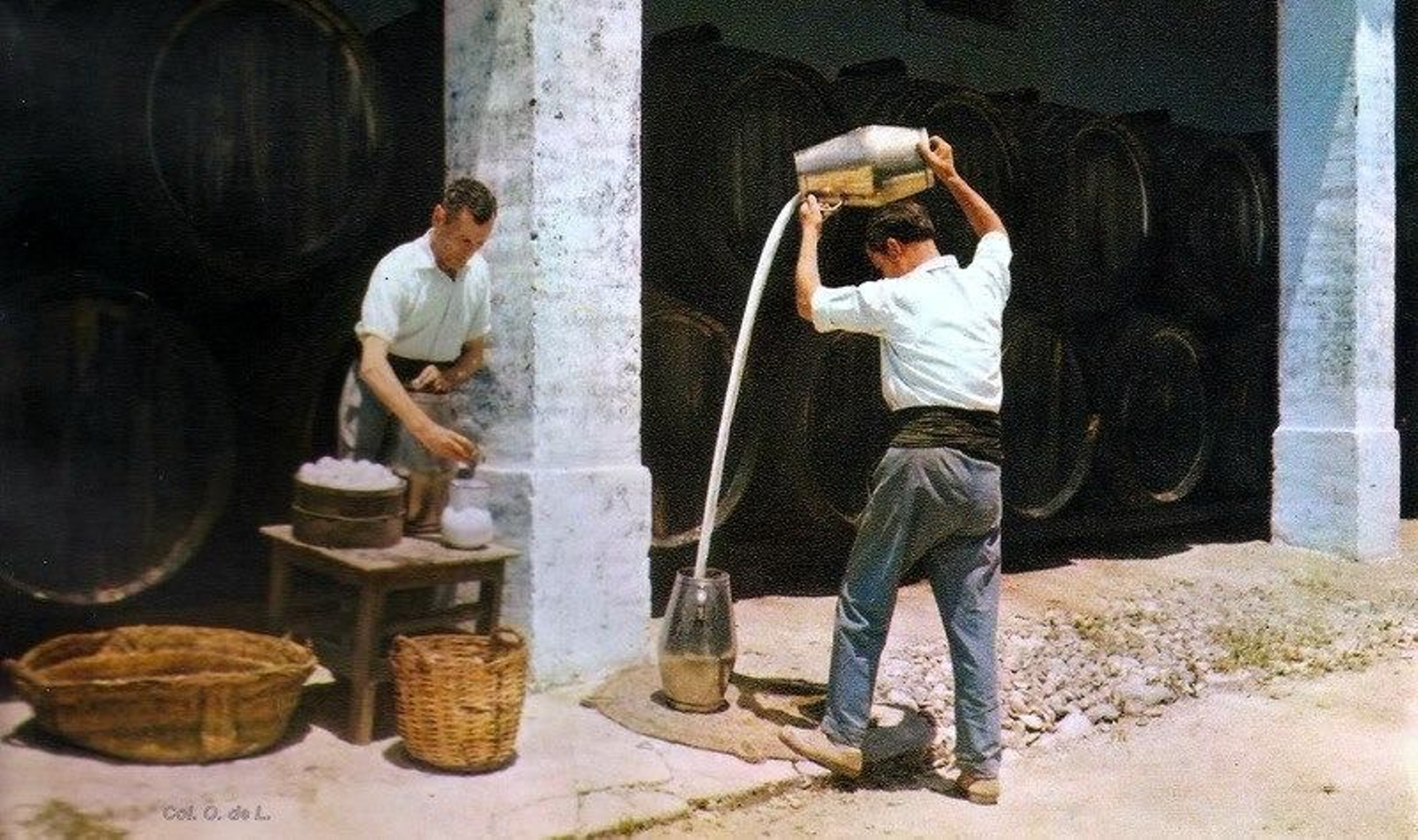 La clara de huevo servía para limpiar el vino de las botas.
