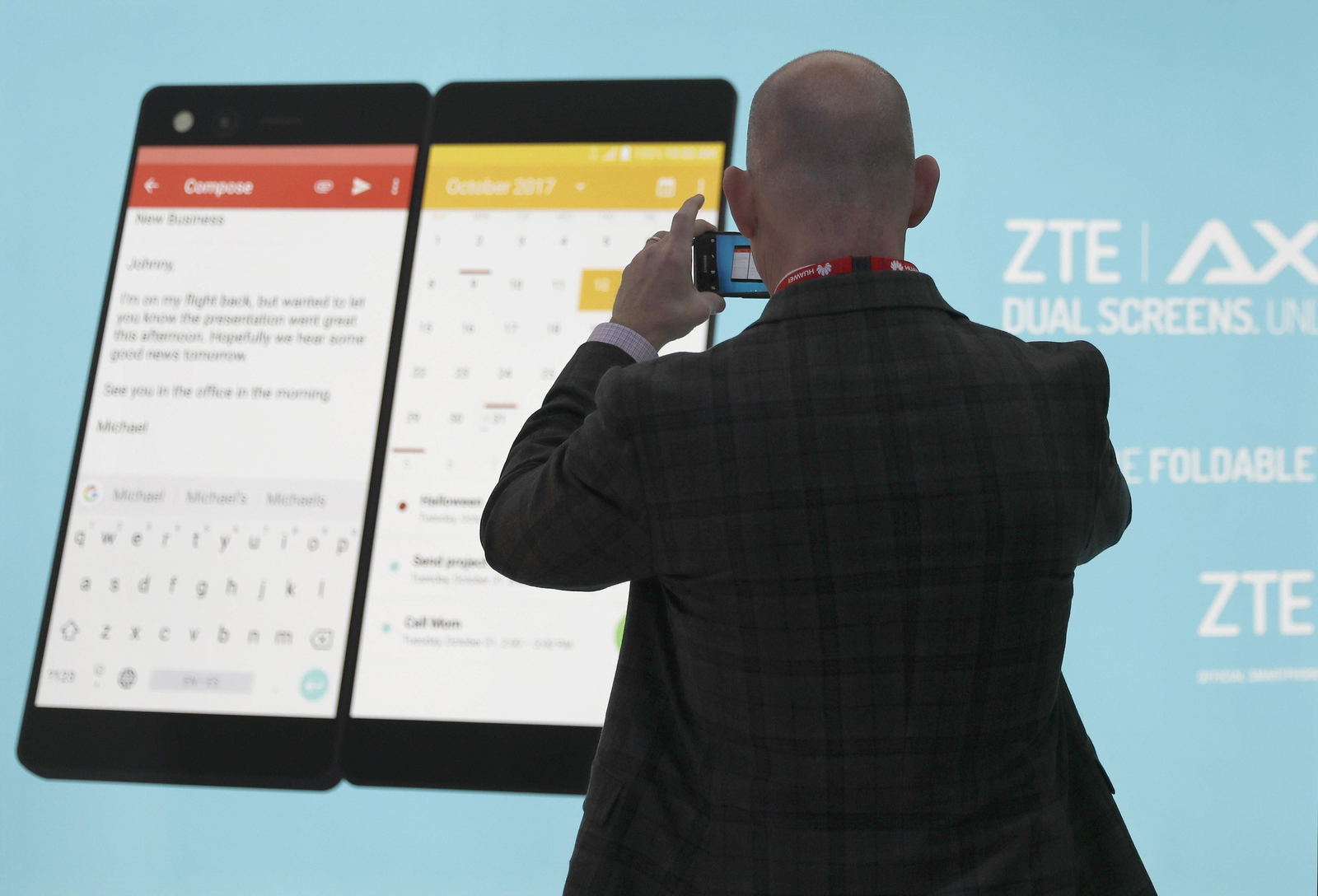 Un visitante del reciente Mobile  World Congress de Barcelona.