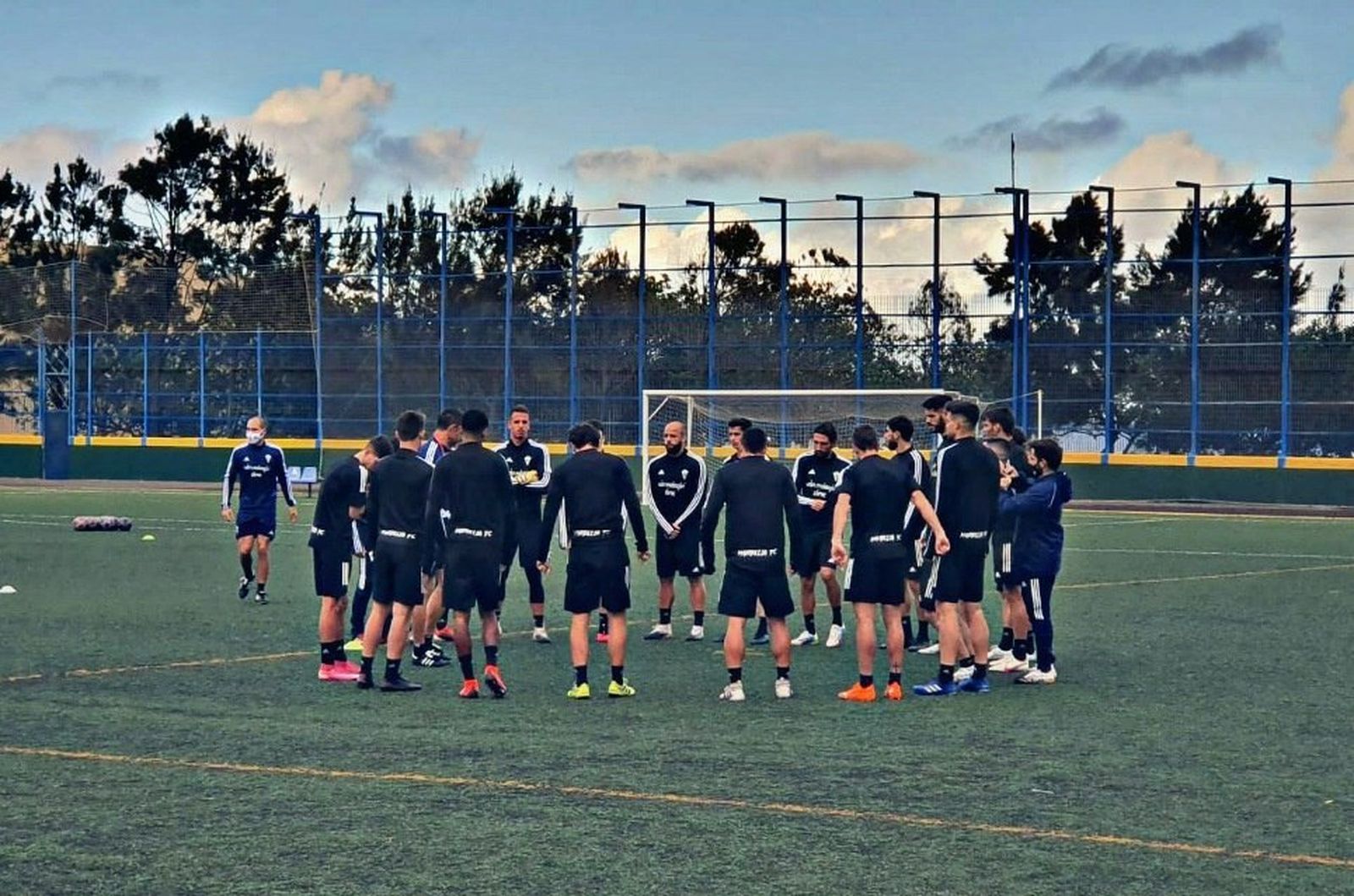 El Marbella se entrena en las instalaciones de Las Palmas.