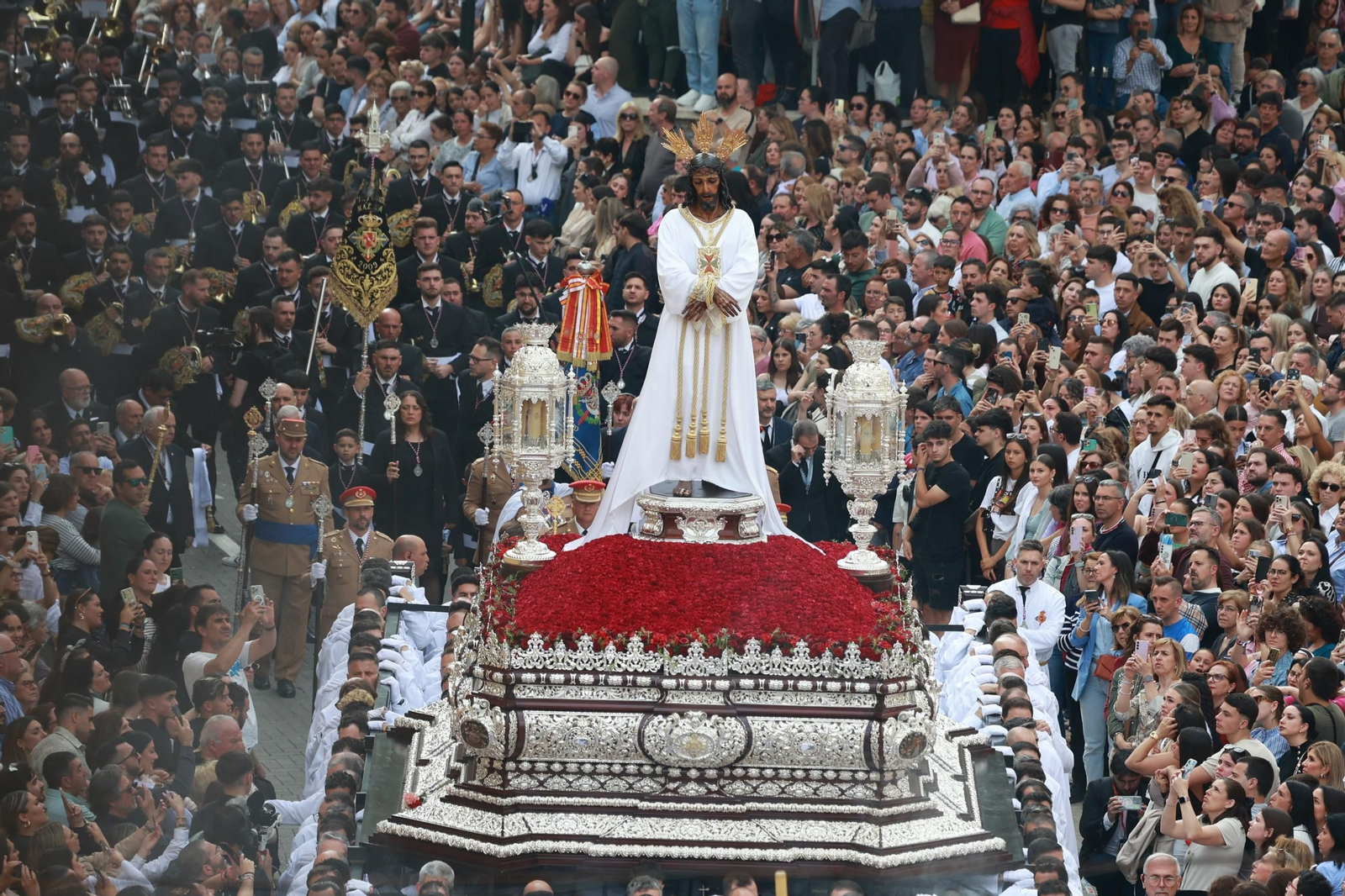 El Cautivo, en su procesión del Lunes Santo en Málaga, en fotos