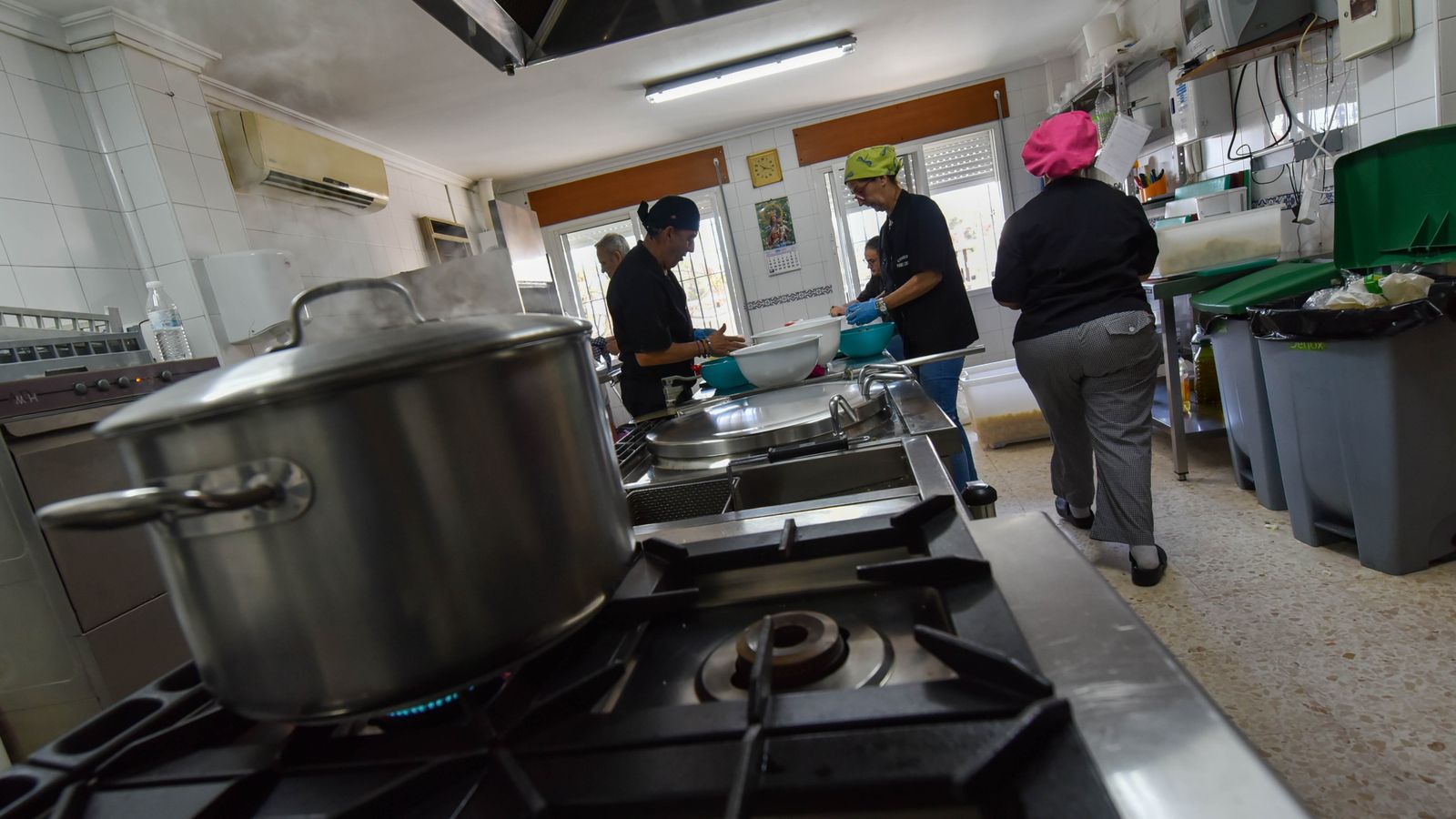 Fotos del comedor social 'Padre Cruceyra' de Cáritas Diocesana de Cádiz