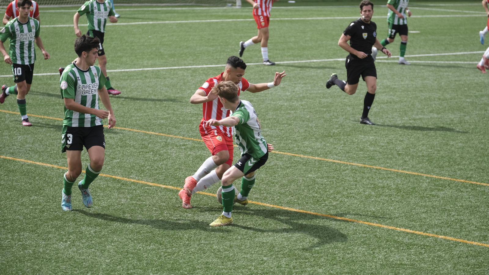 Valen se trata de ir de un rival durante un partido disputado esta temporada en el Francisco Pomedio.