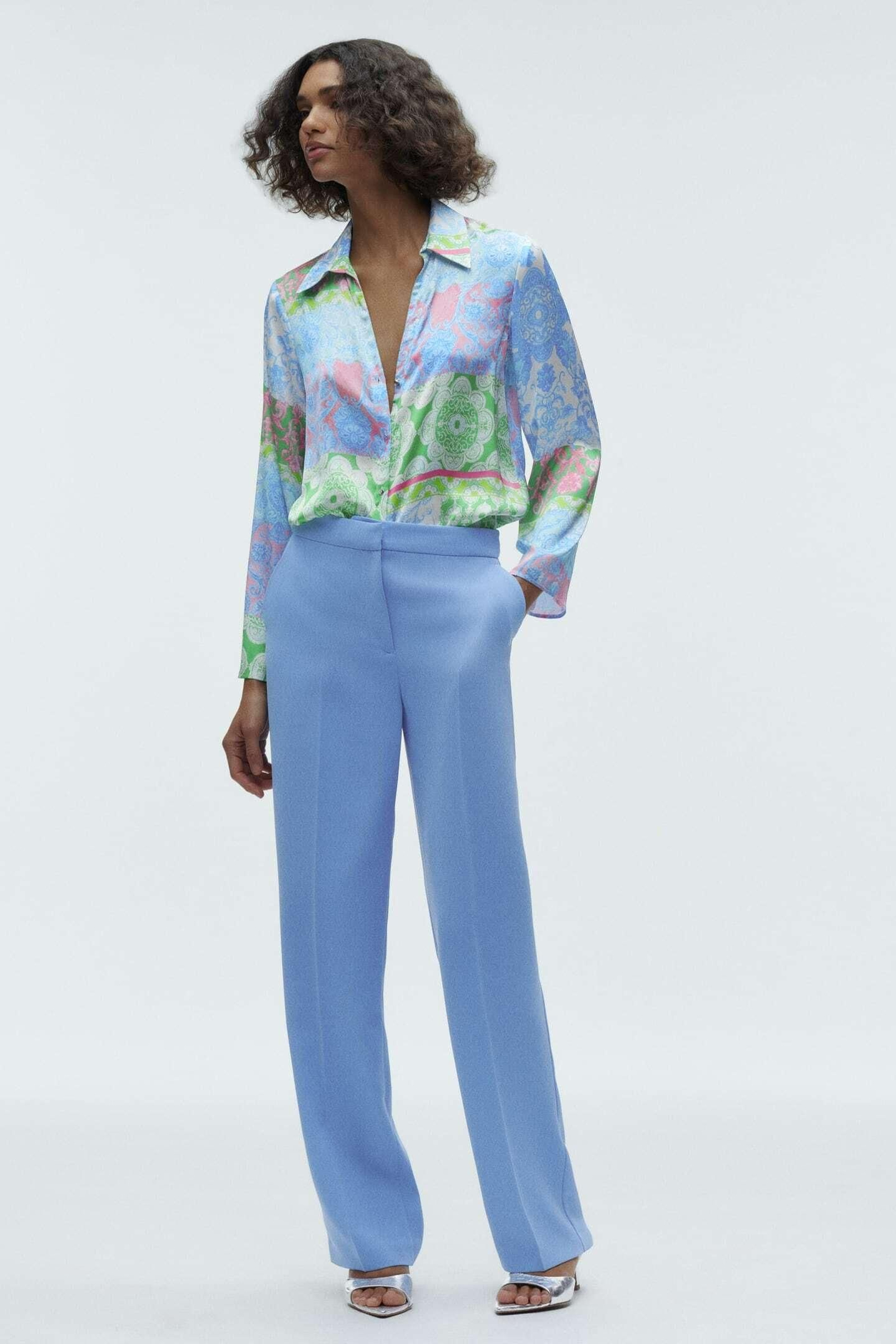 Blusa de flores con estampado patchwork de Zara. Blusa de flores con estampado patchwork de Zara.