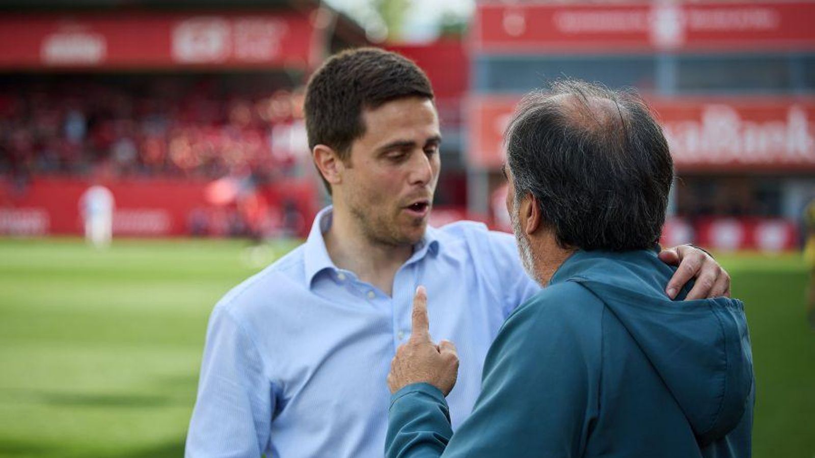 Alessio Lisci y Jaume Torras se saludan antes del inicio del encuentro.
