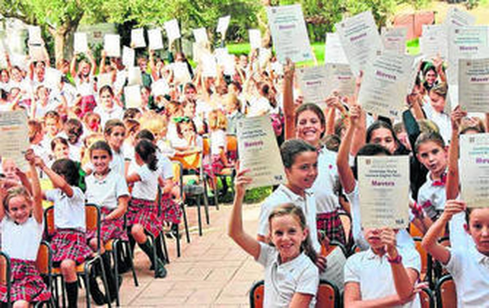Alumnas del Colegio de Fomento Entreolivos.