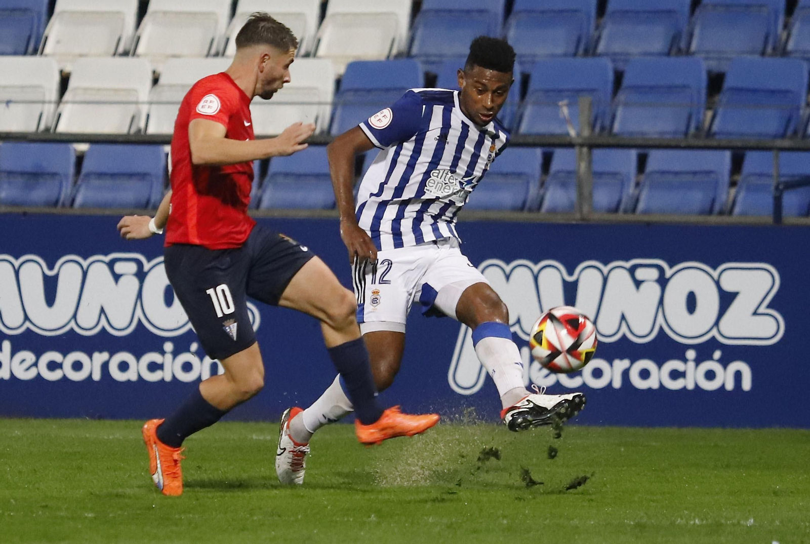 Imágenes del encuentro entre el Recreativo Huelva y el San Fernando