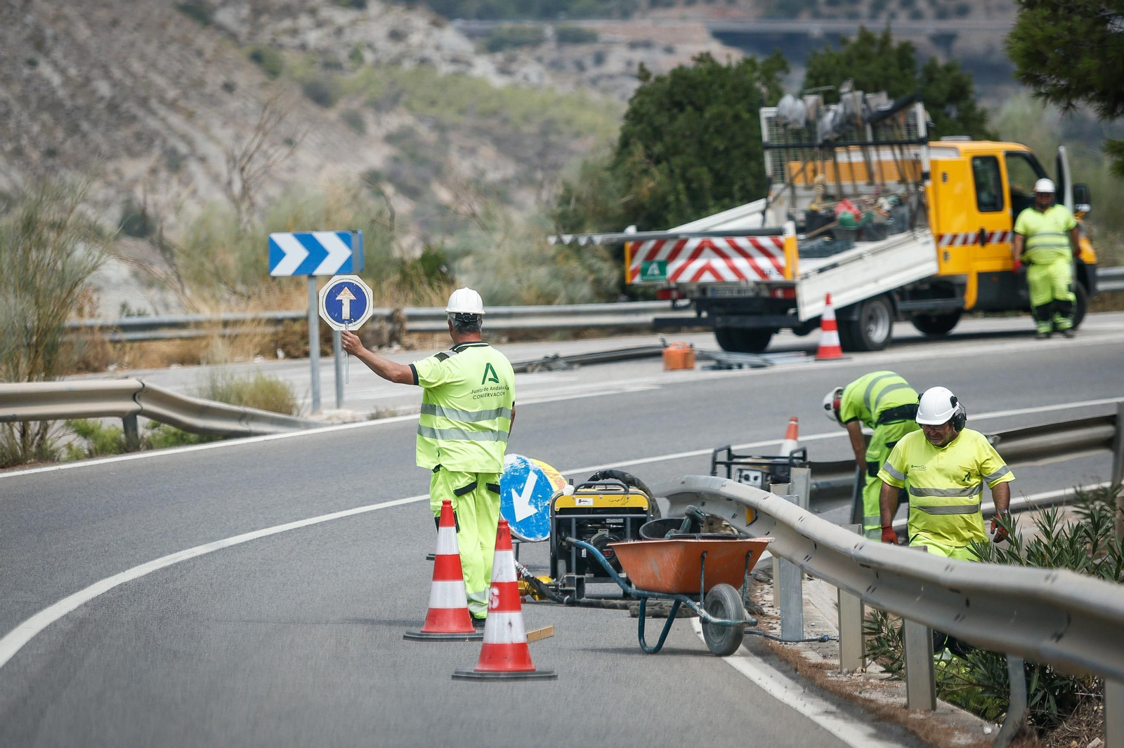 Fotos: así ha ido el primer día de cortes en la autovía A-44 de la Costa de Granada