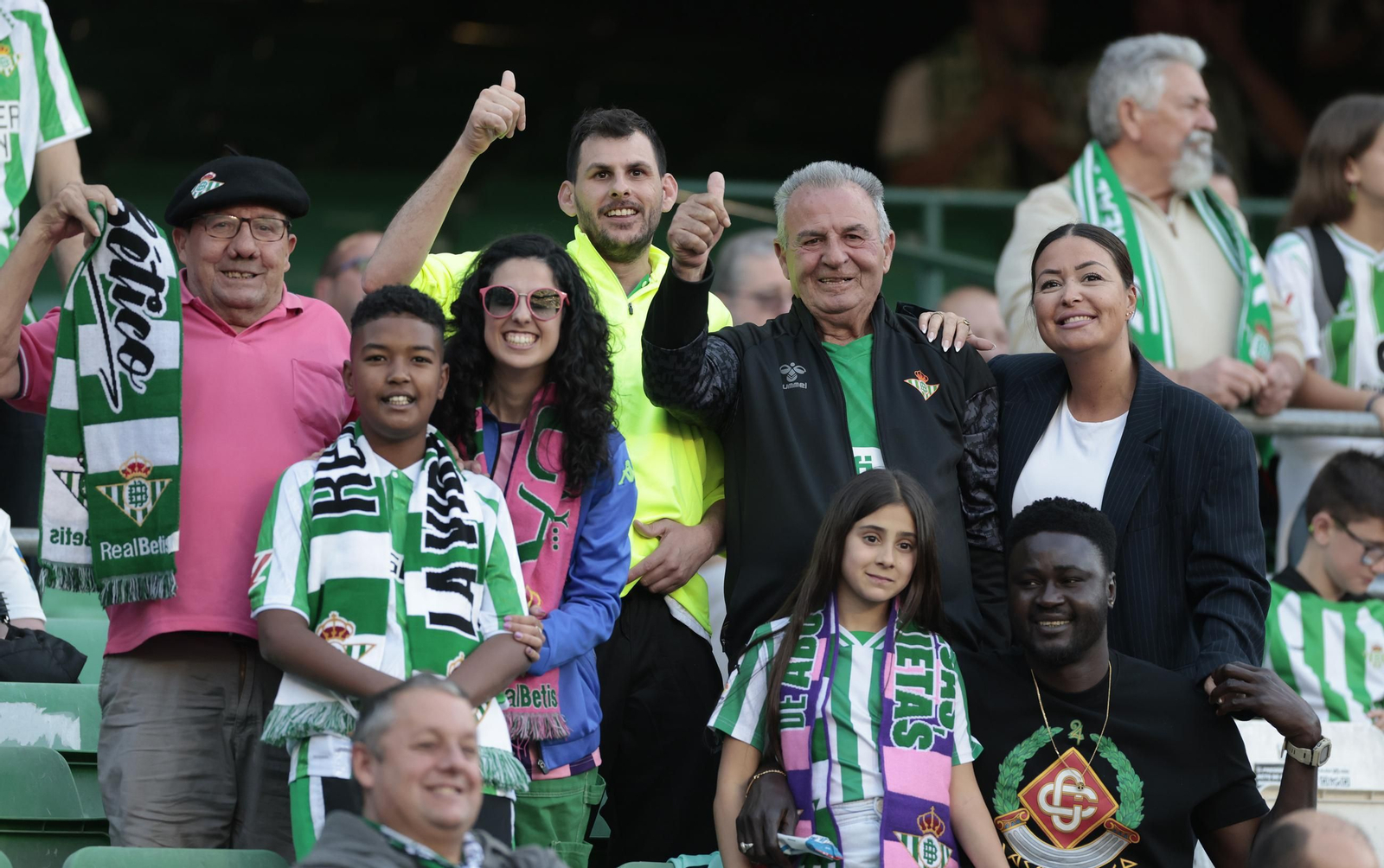 Búscate en las fotos del Betis - Osasuna