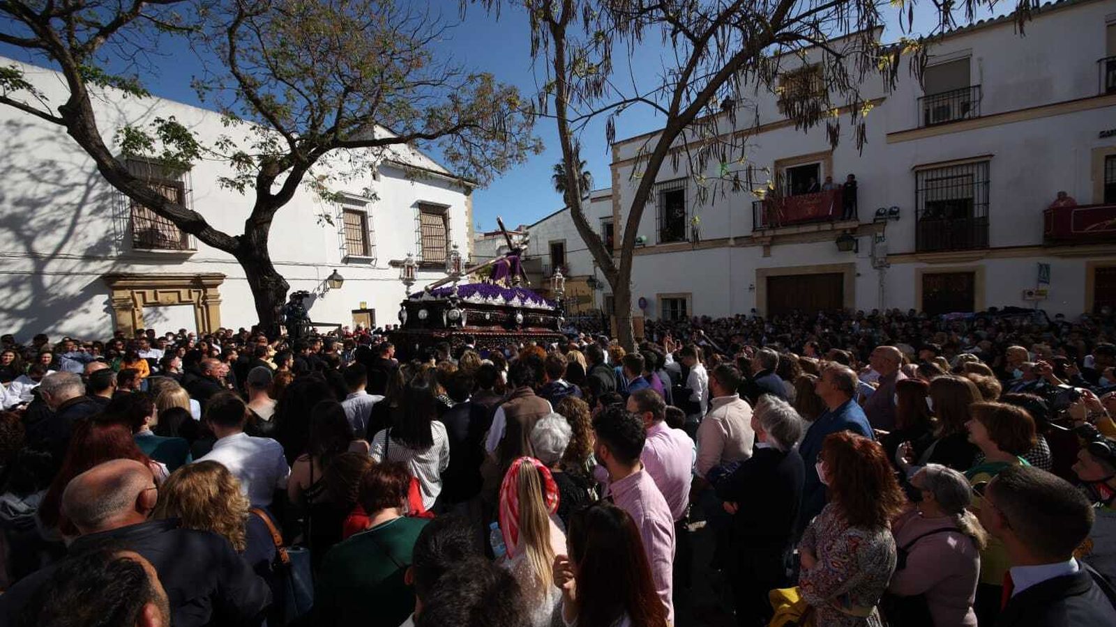 El Señor de la Salud en la plaza San Lucas.