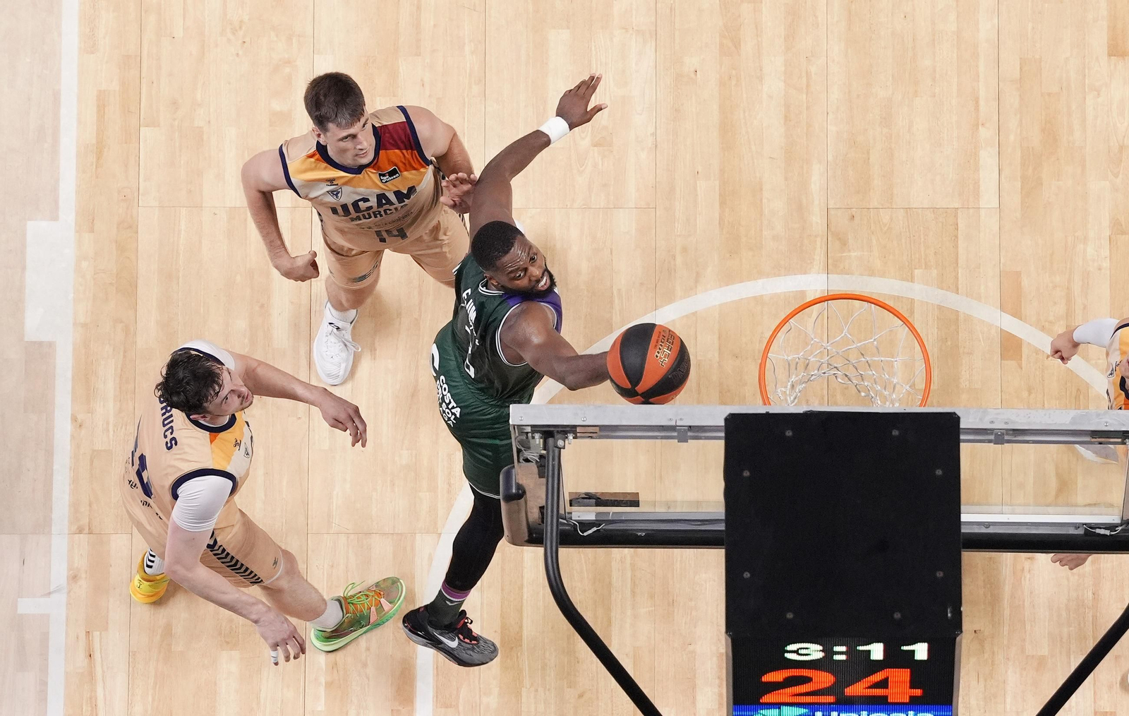 Melvin Ejim, sus cuatro años y seis títulos en Málaga