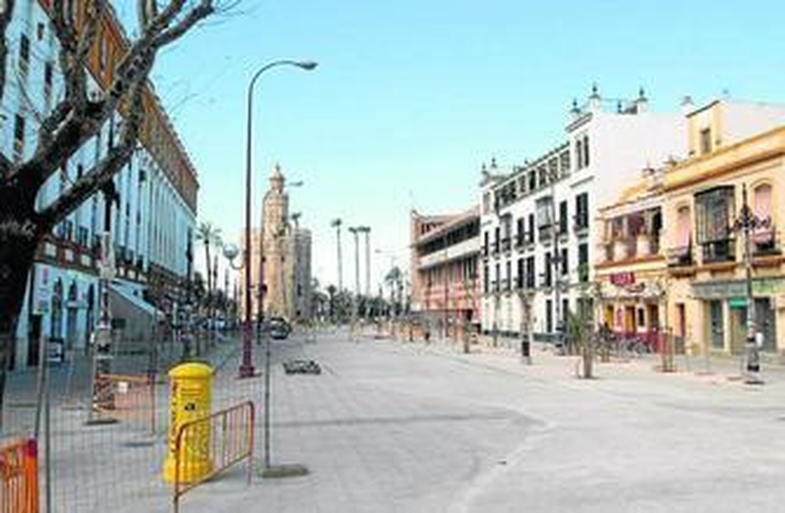La Torre del Oro ofrece una panorámica muy distinta en este páramo vegetal que es Almirante Lobo.