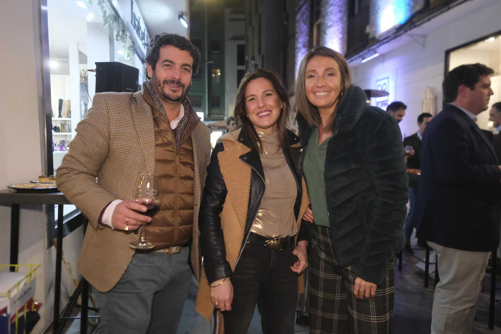 En imágenes, Silbón Bar celebra su inauguración con una fiesta llena de estilo