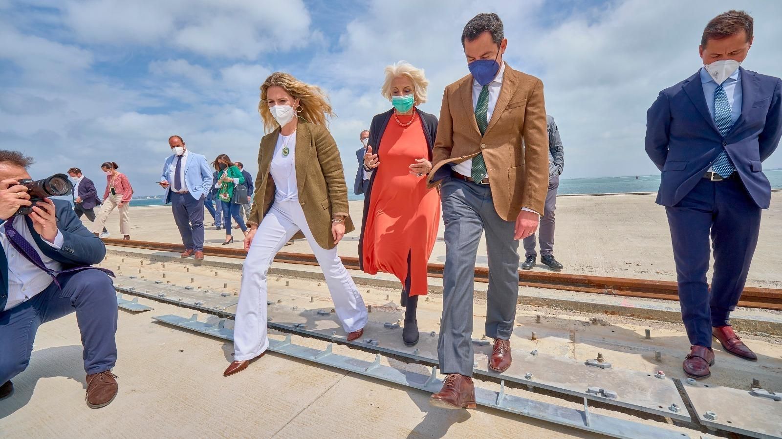 El presidente de la Junta visitó la nueva terminal de cruceros, aún sin uso.