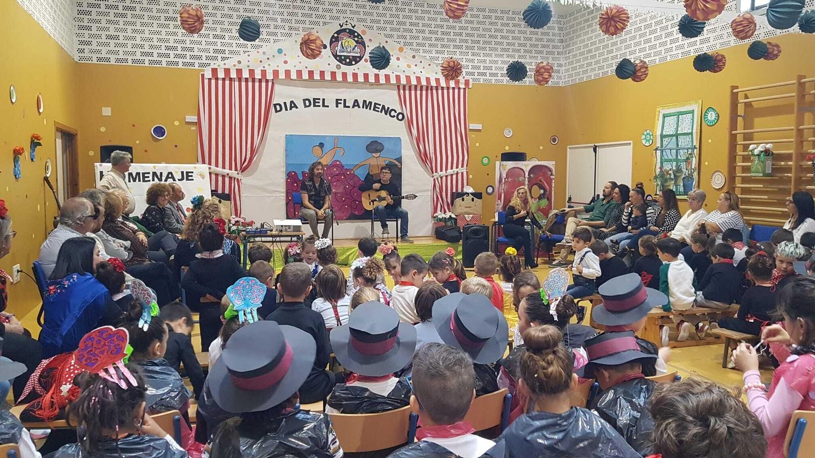 Homenaje al cantaor Jesús Castilla en el colegio Casal Carrillo.