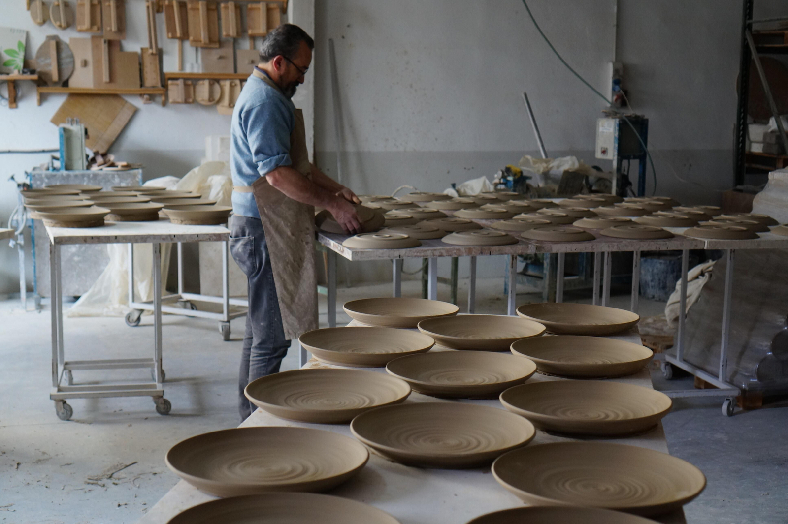 El taller de Torres Ferreras, el maestro alfarero de La Rambla, en fotografías