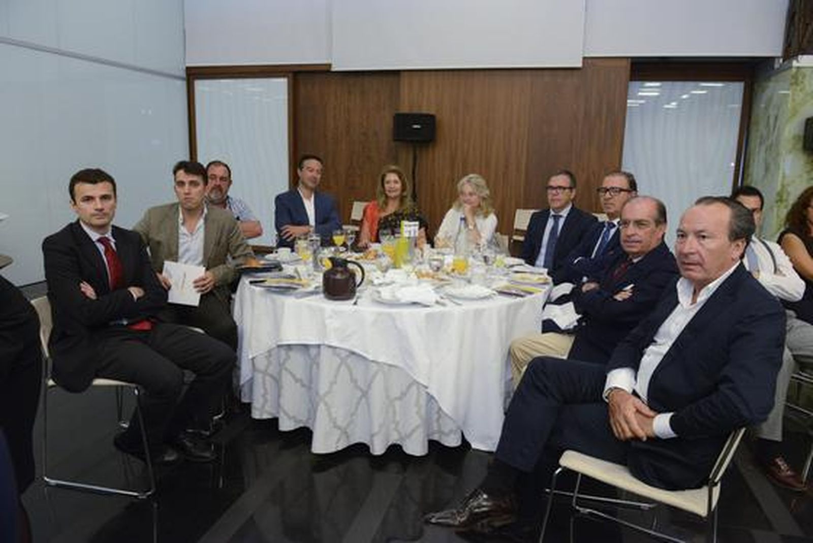 El concejal popular Bruno García, Jesús Belgrano, de la Asociación de Jóvenes Empresarios, Juan Vidal, Jorge Ramos, Josefa Díaz, la diputada provincial y concejala Mercedes Colombo, Carlos Fenoy, Manuel Cuenca, Ángel Ruiz y Juan Pérez. 

Foto: Joaquin Hernandez Kiki