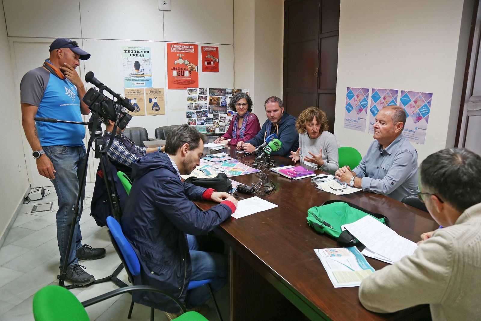 Integrantes de Ganemos Jerez durante una rueda de prensa.