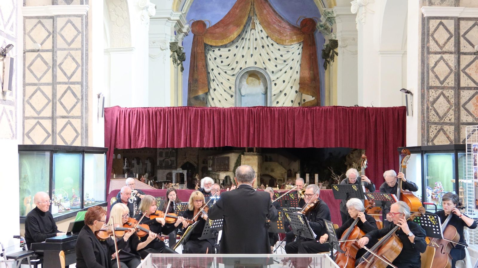 La orquesta Ciudad de Vera amenizó la inauguración del Belén Monumental de Vera.