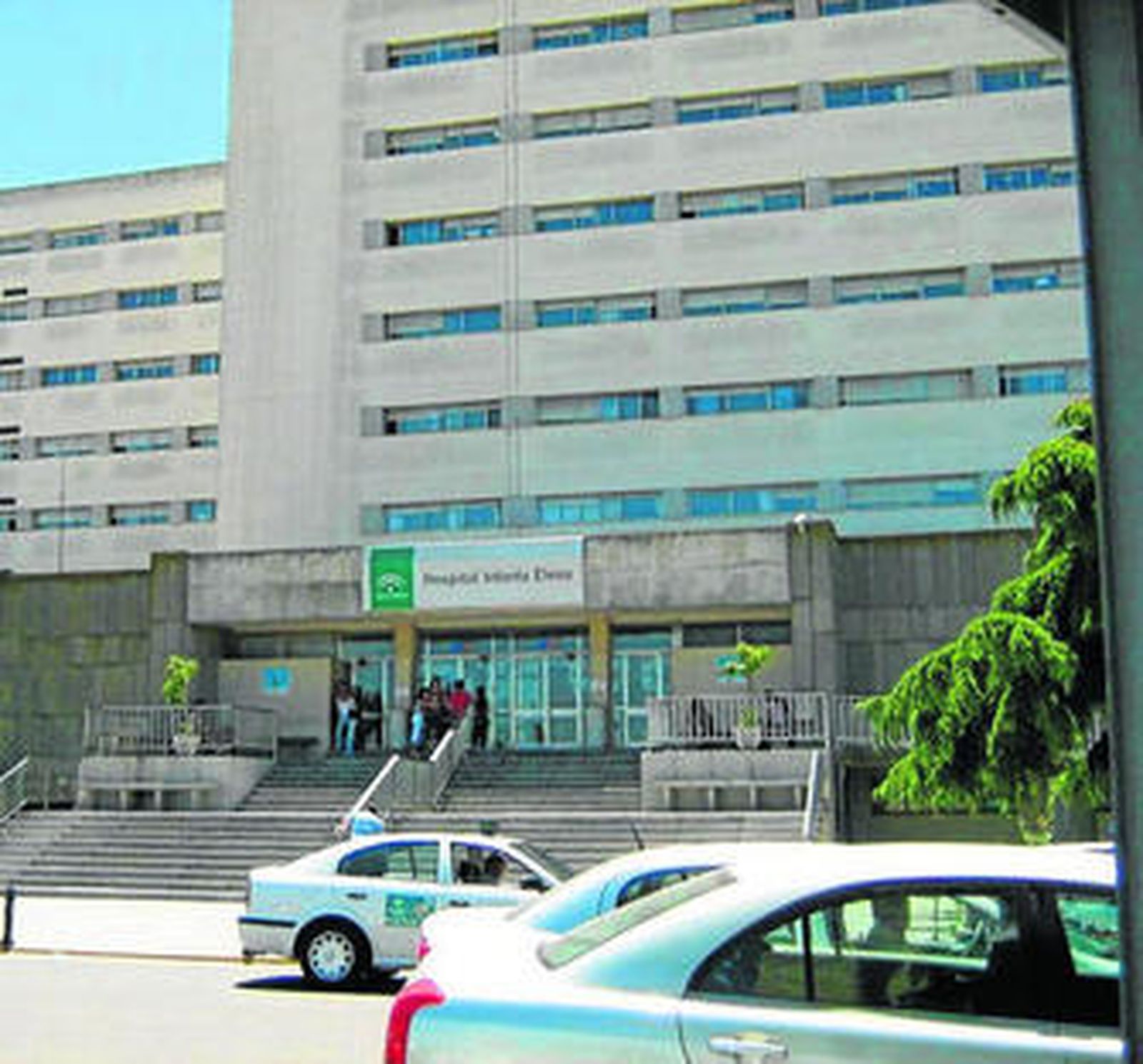 Fachada principal del Hospital Infanta Elena.